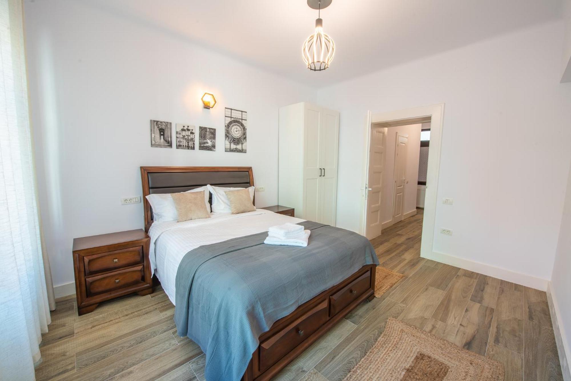 Old Town Apartment *