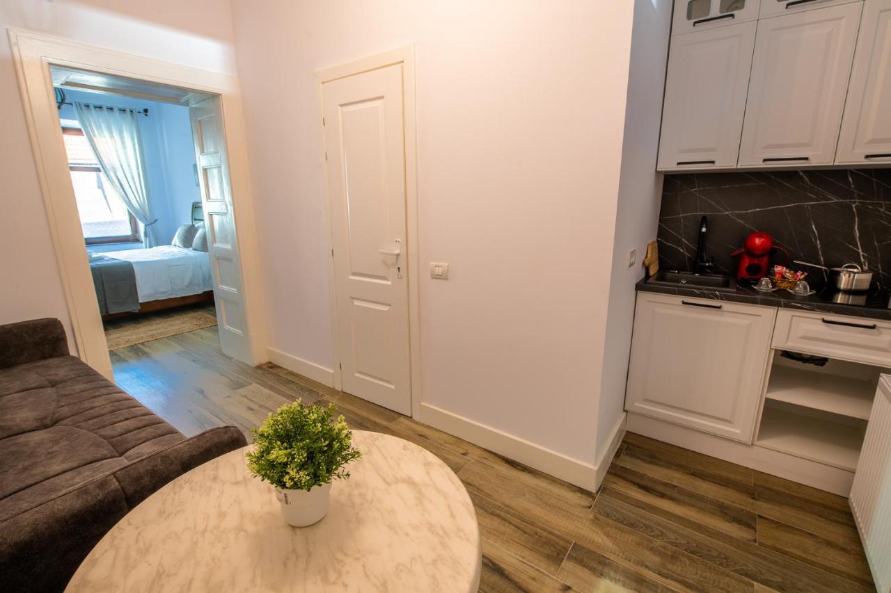 Old Town Apartment *